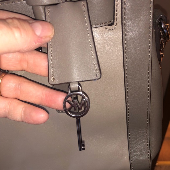 SOLD- Michael Kors Large Hamilton Saffiano TwoTone Tote - Picture 3 of 7